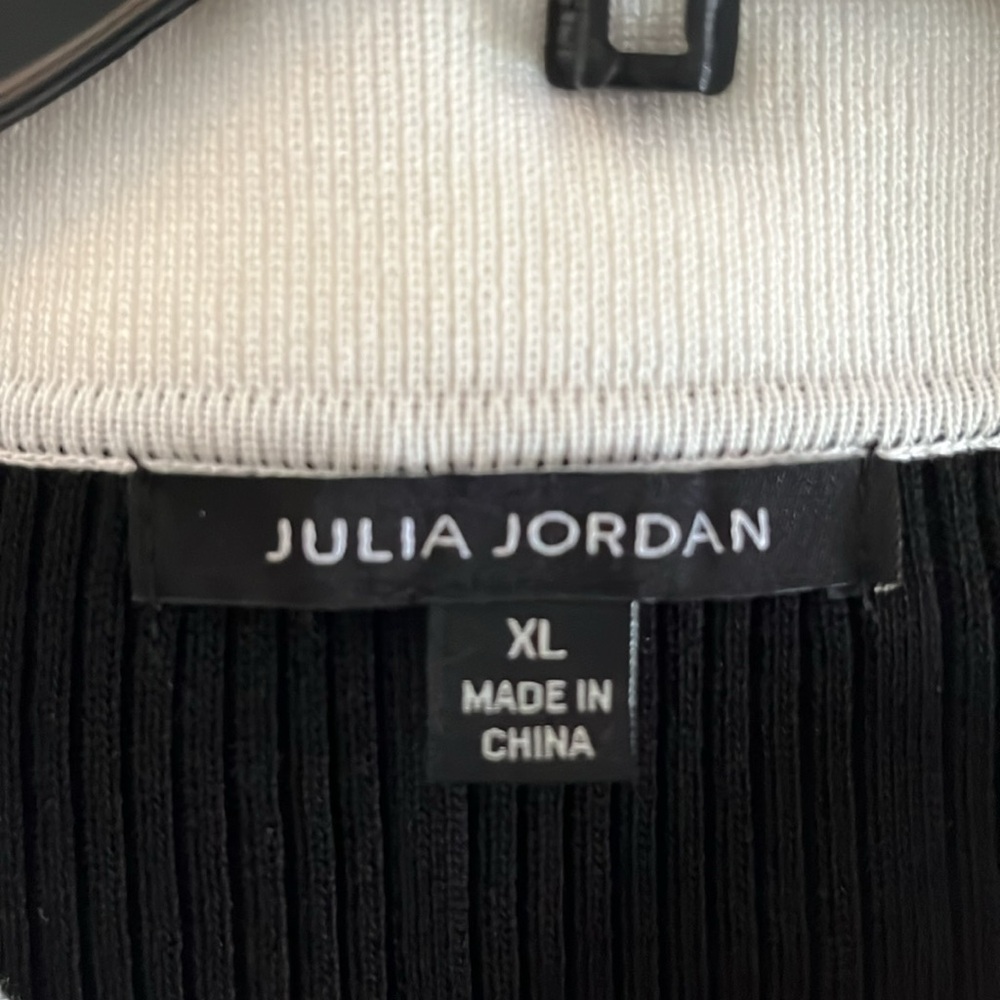 Julia Jordan Black Dress with White Accents - Picture 3 of 4